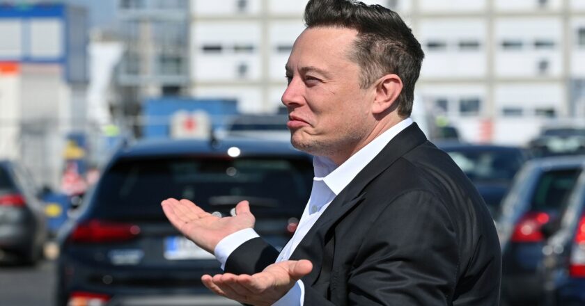 Musk Facing Big Problems