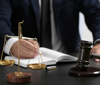 What Role Does a Criminal Defense Lawyer Play in Court Proceedings?