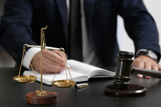 What Role Does a Criminal Defense Lawyer Play in Court Proceedings?